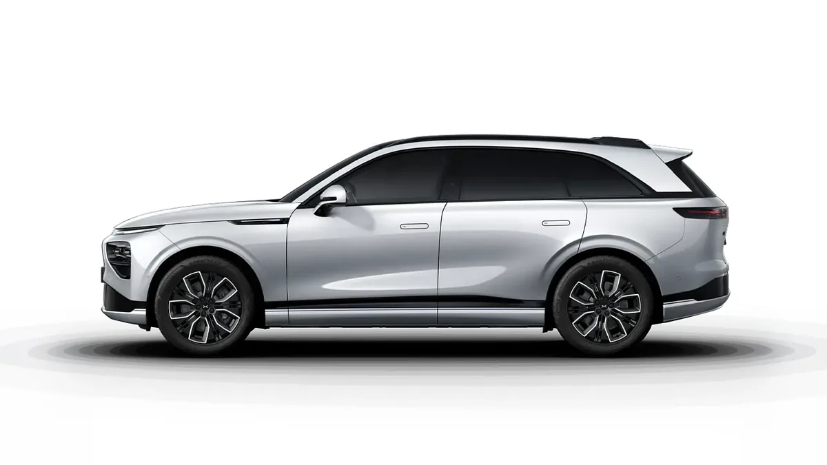 XPENG G9 RWD Long Range en leasing — Trasera