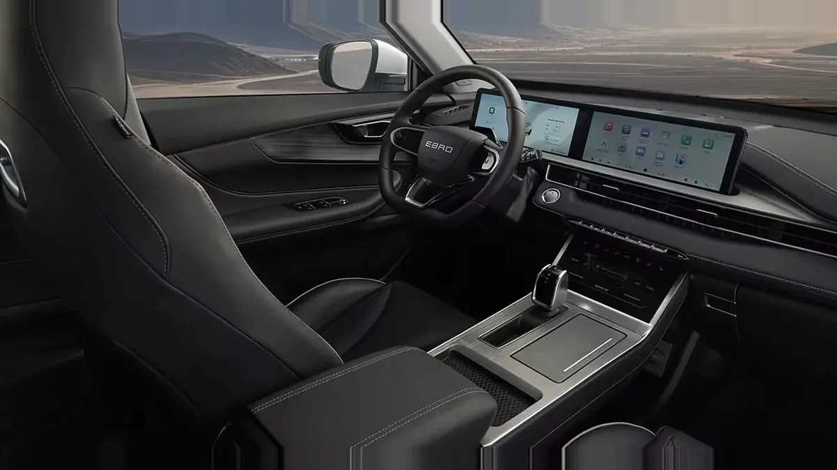 Ebro s400 1.5 DHE HEV Excellent CVT GRY en leasing — Interior