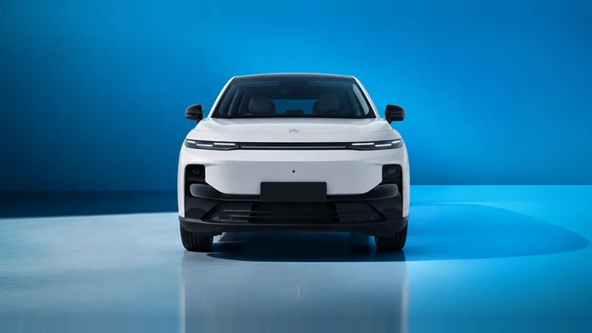 Leapmotor B10 REEV 18.8 kWh Life AT en leasing — Delantera
