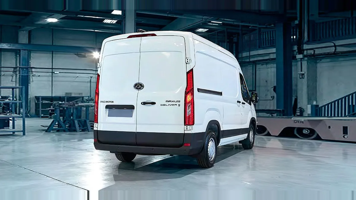 Maxus Deliver 9 Furgón 2.0D L3H2 150 (MERCANCÍAS TERCEROS) en leasing — Delantera