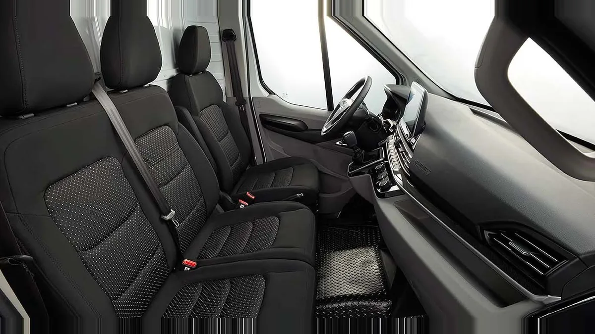 Maxus Deliver 9 Furgón 2.0D L3H2 150 (MERCANCÍAS TERCEROS) en leasing — vista 6